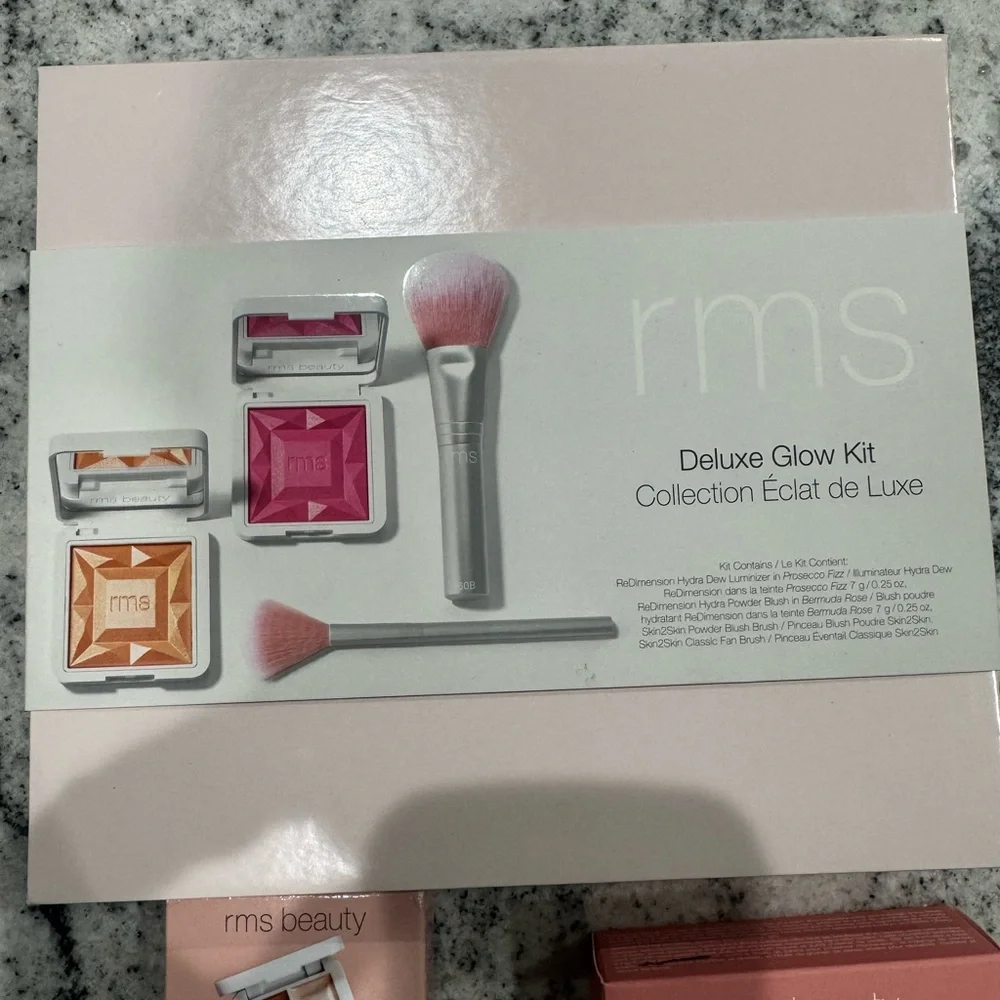 rms beauty Deluxe Glow Kit, Living Luminizer Glow Quad, Legendary Lip Oil - Picture 6 of 9